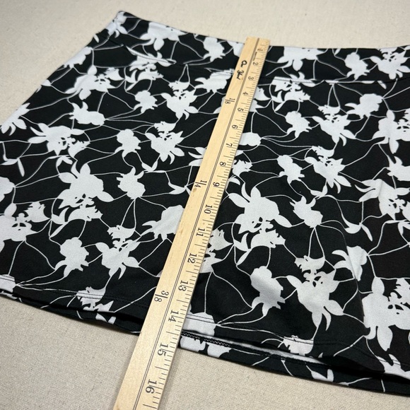 Tranquility by Colorado Clothing Black and White Patterned Mini Skort - Small - Picture 7 of 9